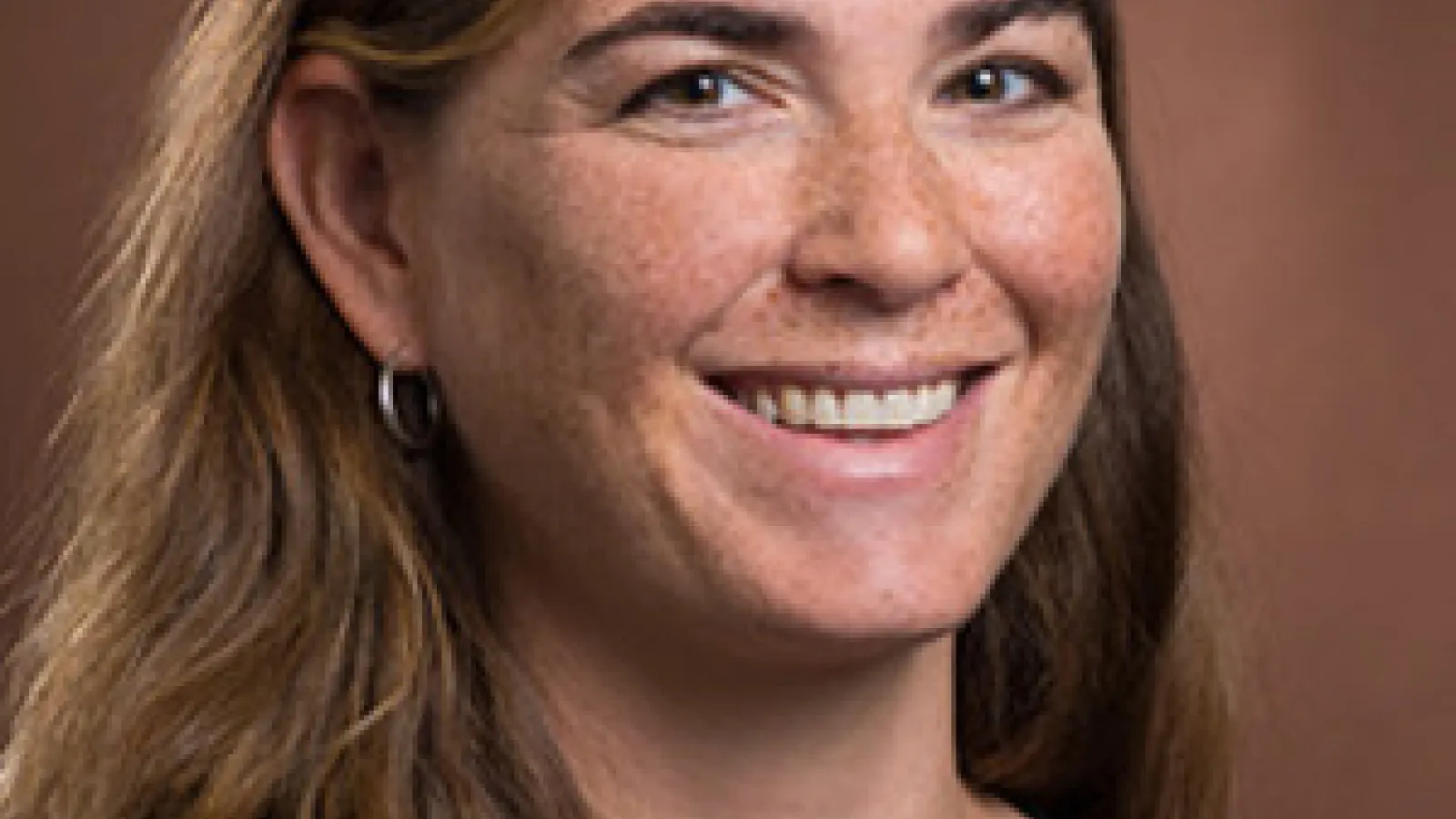 Headshot - Elisabeth Root