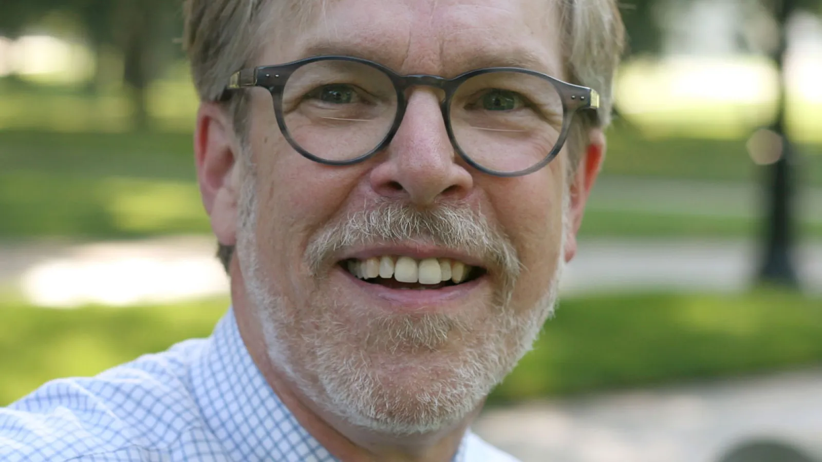 Dr. Larsen